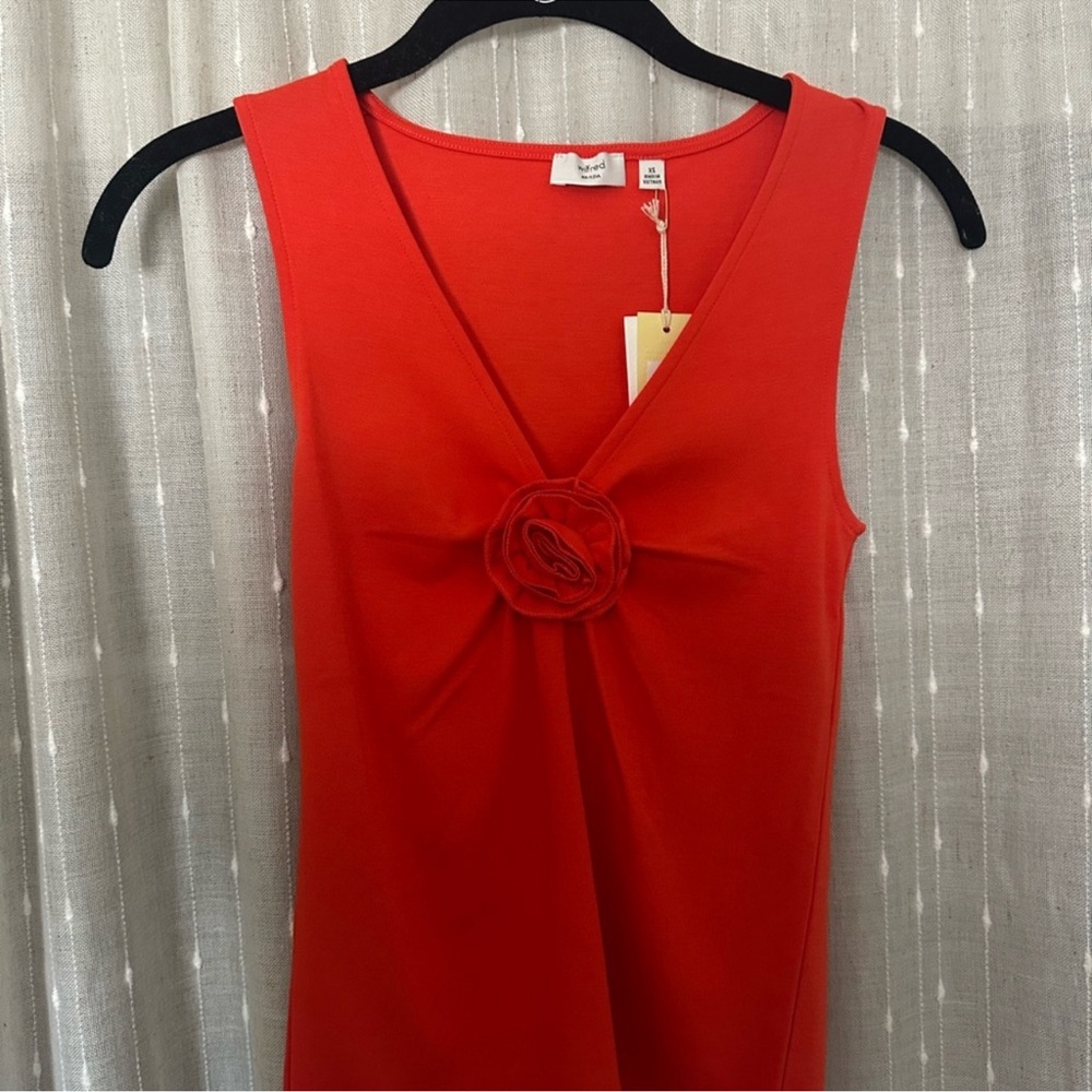 Aritzia vibrant red tank top - Picture 2 of 3